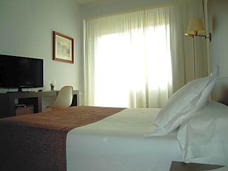 Family Room (2 Adults + 2 Children)