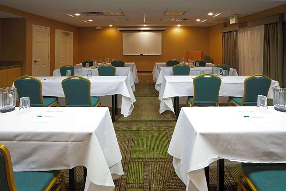 La Quinta Inn & Suites by Wyndham Salt Lake City Airport