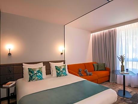 Superior room with 1 Queensize bed and 1 single sofa bed