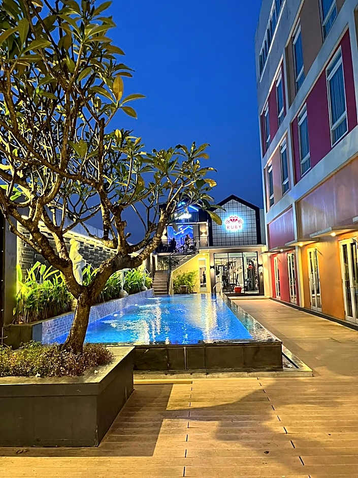 Front One Hotel Purwodadi