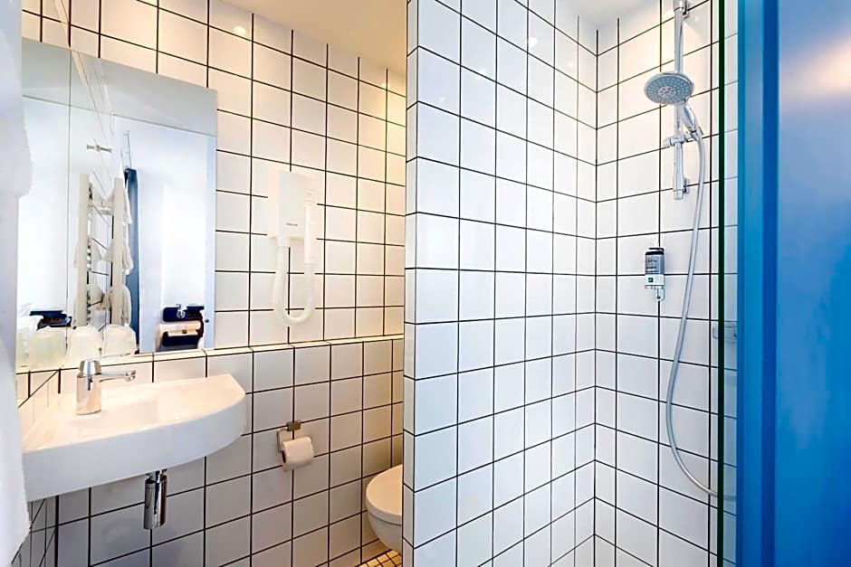 Libertel Canal Saint Martin