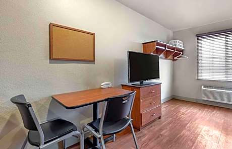 2 Full Beds , Non-Smoking, Kitchen