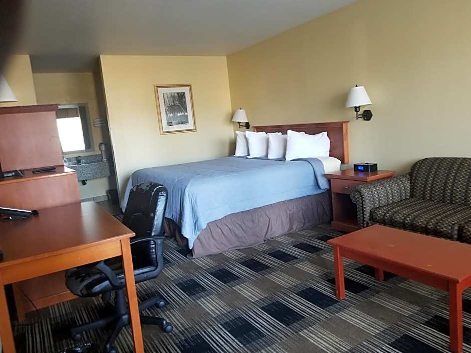 Oakridge Inn & Suites