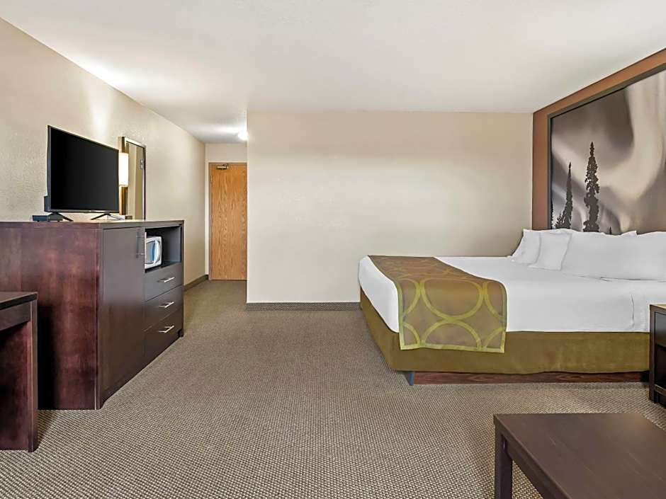 Super 8 by Wyndham Meadow Lake