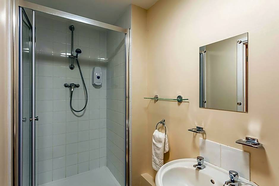 Roydon Marina Village Hotel