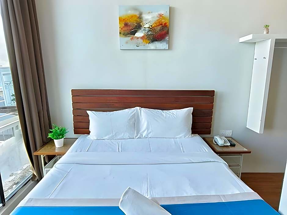 Riverbank Hotel by MRVJ BUSINESS