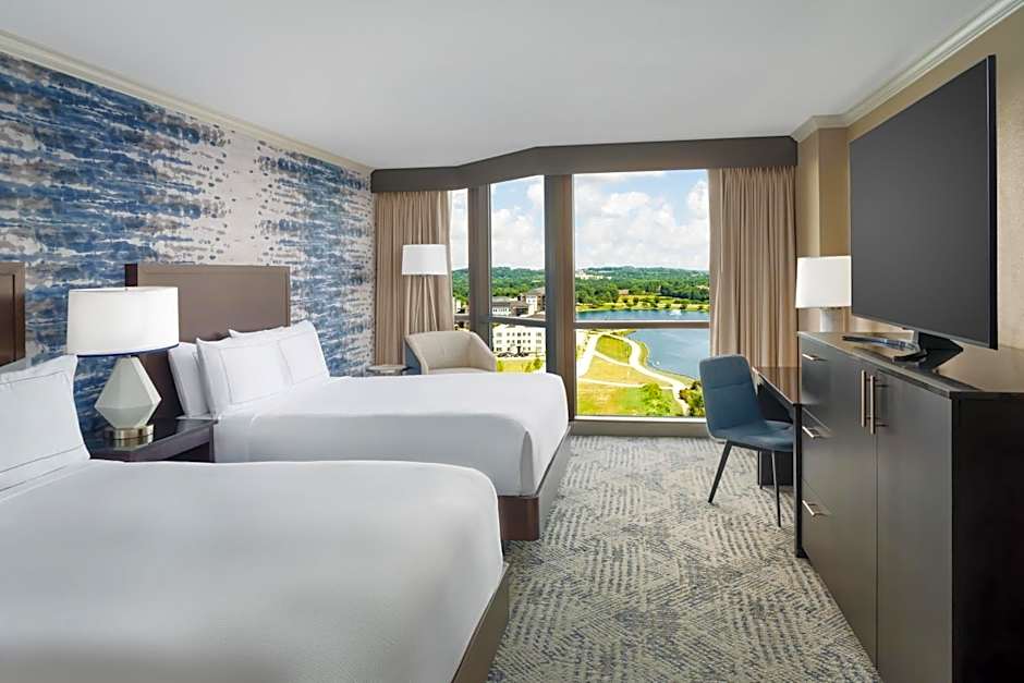 Photo 1 of 1 of 2 Queen Beds, Lake View