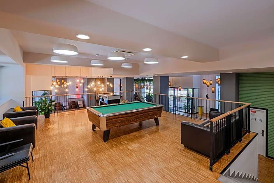 Dean's College Hotel