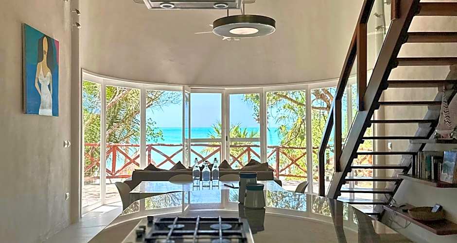 Photo 1 of 6 of Villa, Beachfront