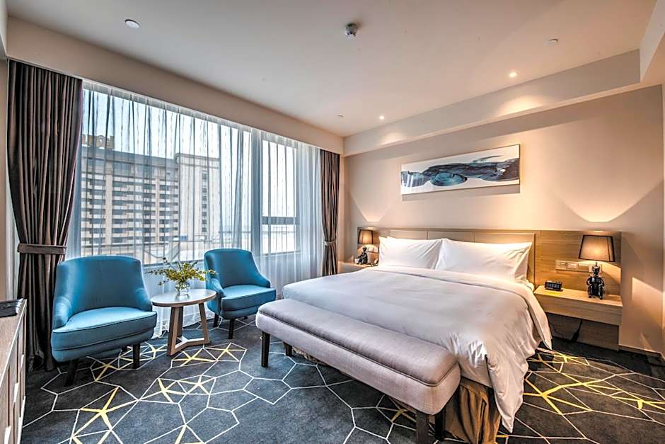 Q-Box Hotel Shanghai Sanjiagang -Offer Pudong International Airport and Disney shuttle