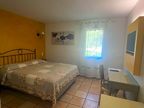 Classic Double Room with Garden View