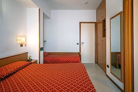 Standard Triple Room with Sea View