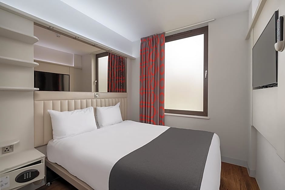 Tune Hotel - London, Liverpool Street