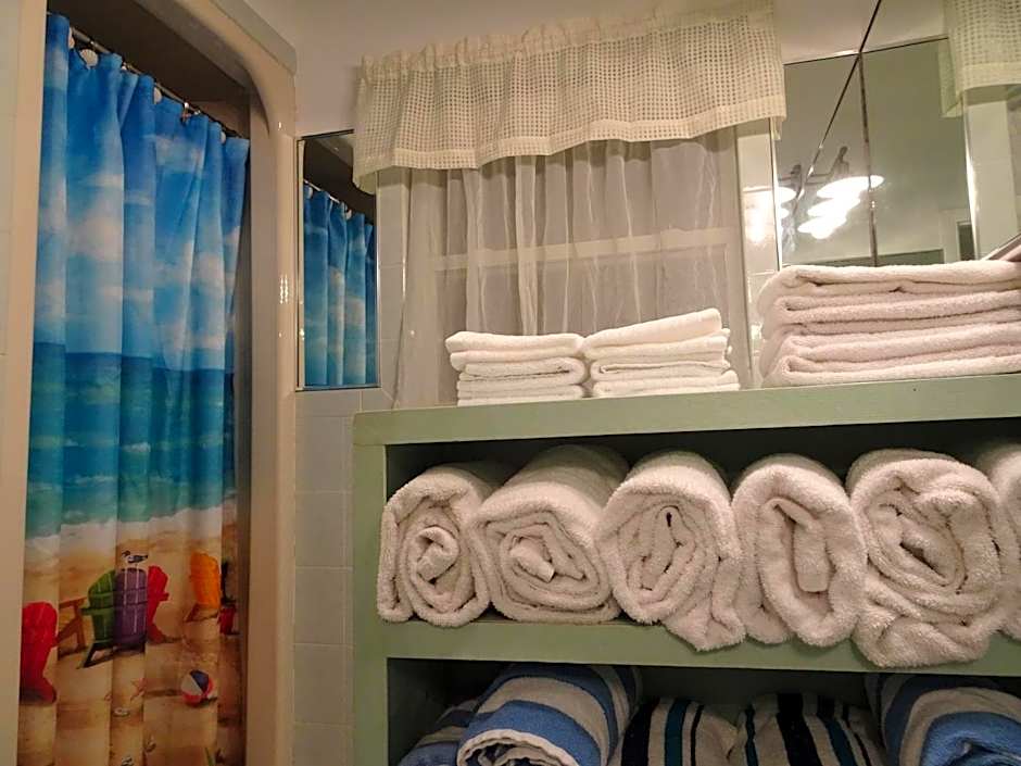 Suite Dreams Inn by the Beach