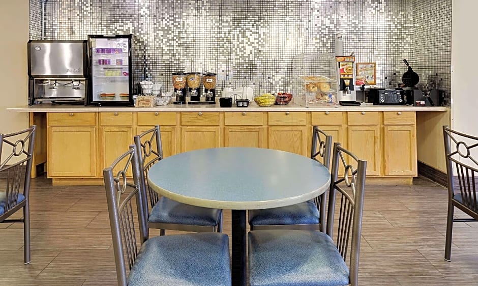 Microtel Inn & Suites By Wyndham Madison East