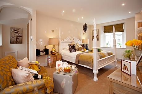 Luxury Double Room with Spa Bath - Tivoli Suite