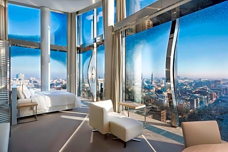 Panorama Suite with City and Water View