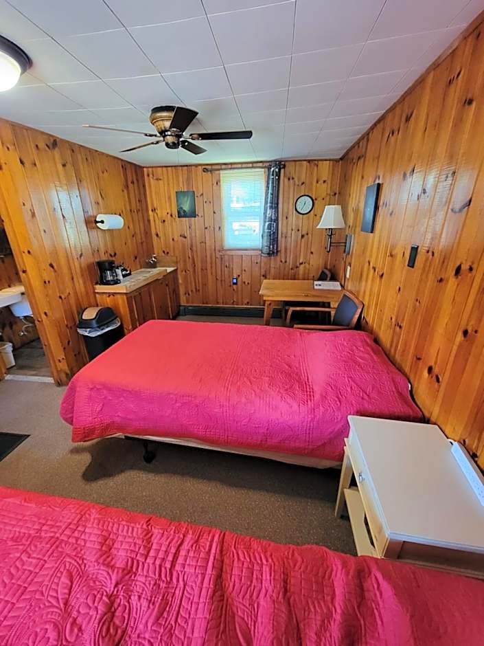 Two Rivers Motel and Cabins of Kenton, MI