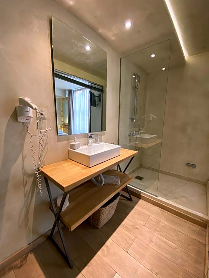 Panellinion Luxury Rooms