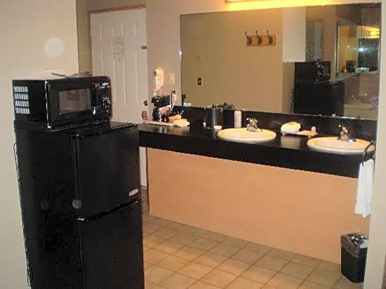 River House Inn, a Baymont by Wyndham