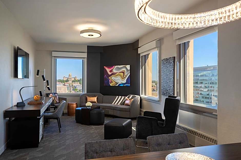 Renaissance Des Moines Savery Hotel