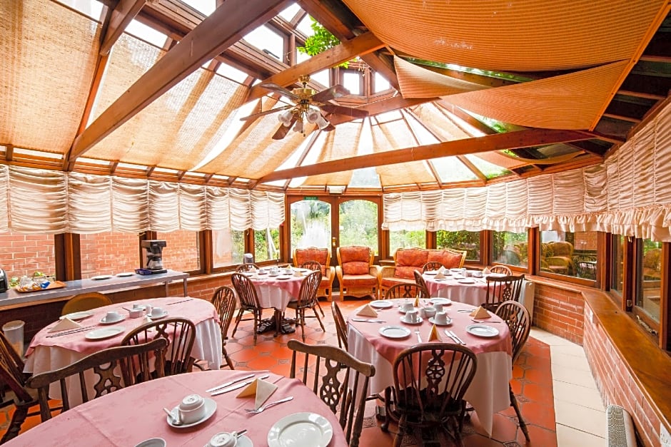 OYO The Rowers Hotel