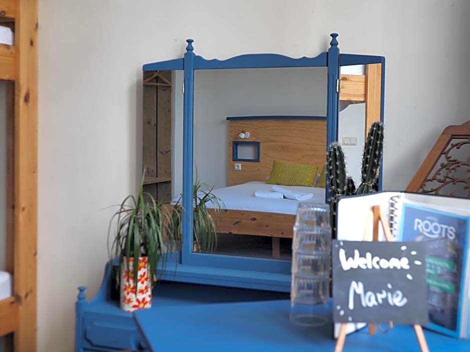 Hostel Roots