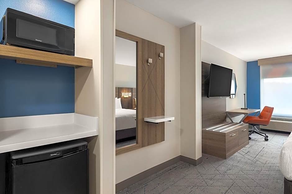 Holiday Inn Express Fayetteville-Fort Bragg