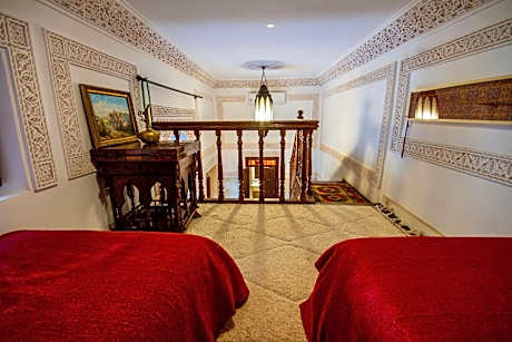 Family Room with Garden View
