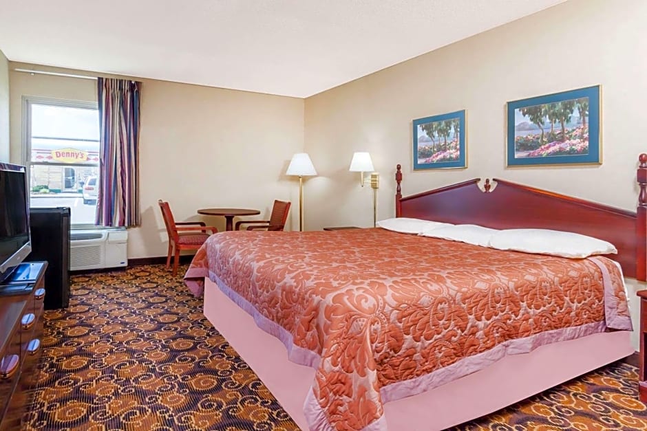 Super 8 by Wyndham Evansville North