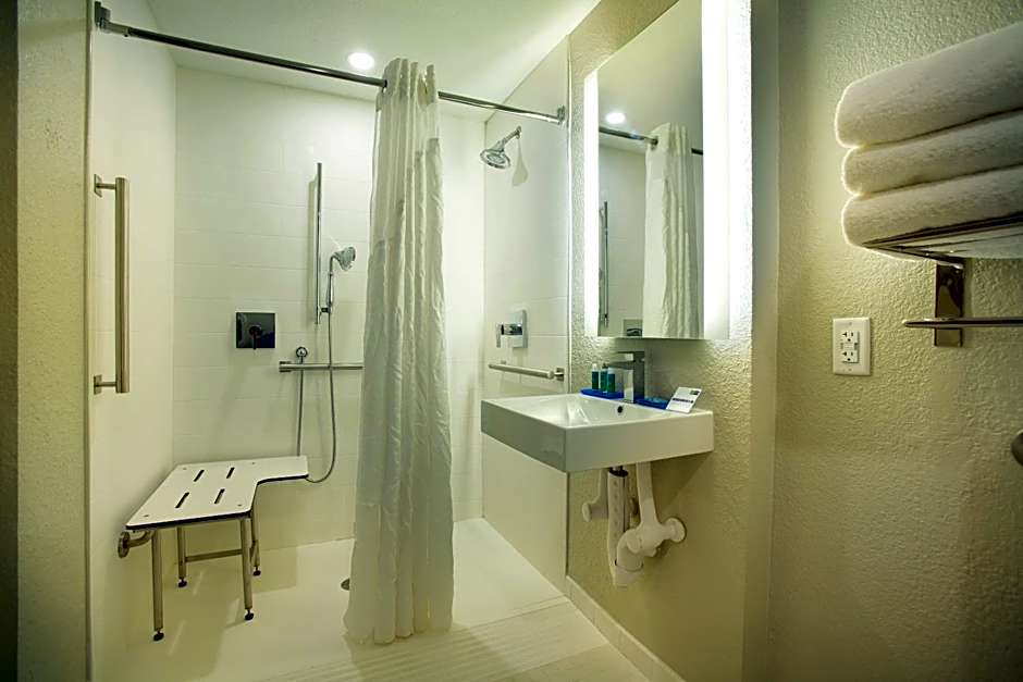 Holiday Inn Express & Suites S Lake Buena Vista By IHG