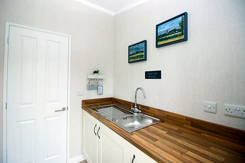 Hollicarrs - Long Lane Lodge