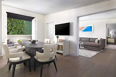 King Suite with Pool View