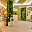 Hallo Patong Hotel - Rooftop Pool - Stunning Mountain Views & OTOP Market