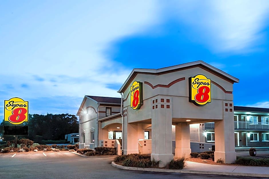 Super 8 by Wyndham Guelph
