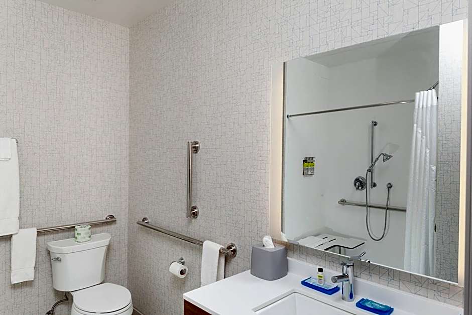 Holiday Inn Express and Suites Gilbert - East Mesa By IHG