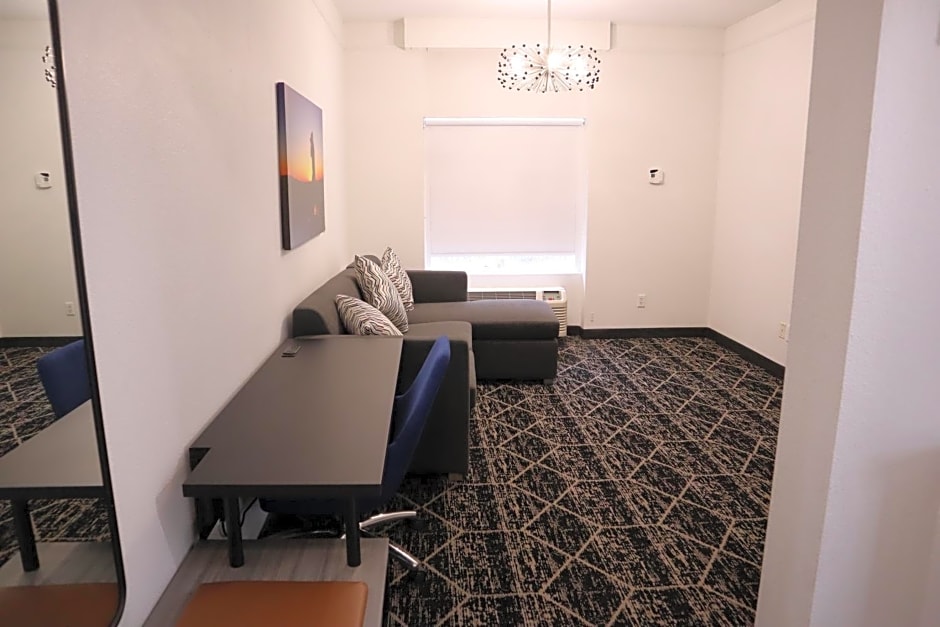 La Quinta Inn & Suites by Wyndham Houston Bush Iah South