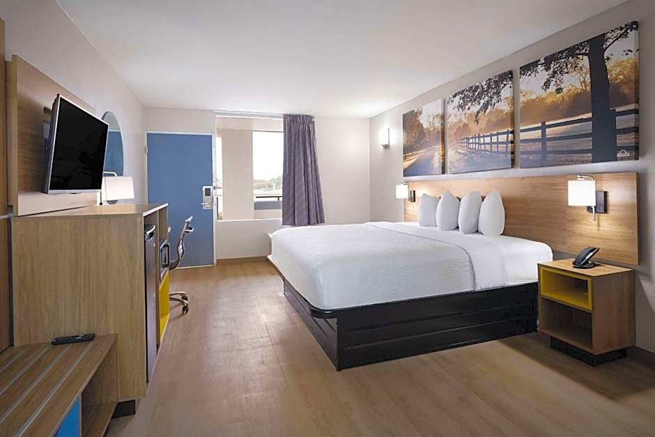 Days Inn by Wyndham Montgomery I-85