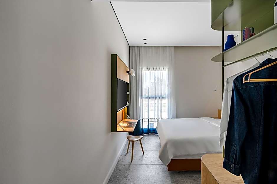 Hotel 48