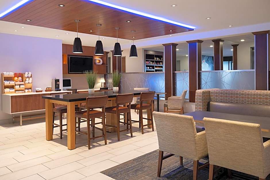 Holiday Inn Express Sheboygan-Kohler / I-43 By IHG