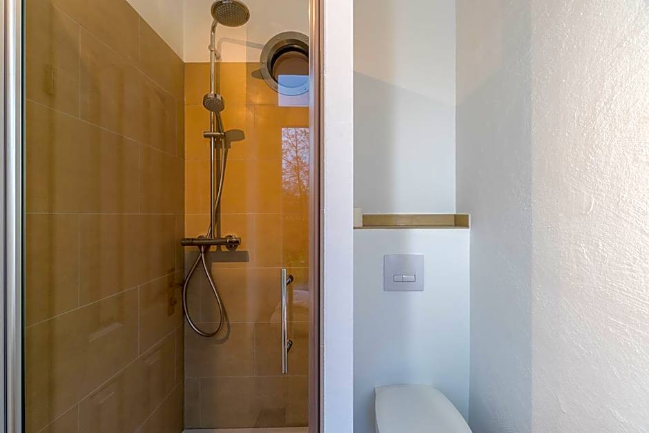 SUITE & APART