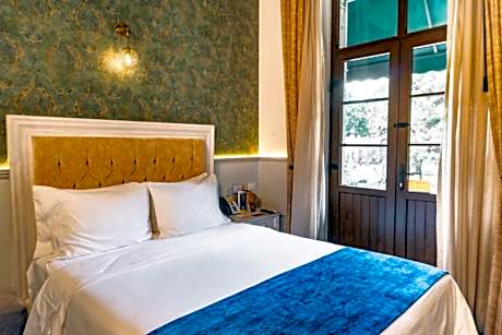 Standard Double Room with Balcony and Cathedral View