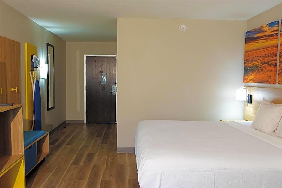 Days Inn by Wyndham Norman