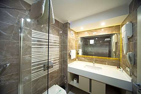 Family Room capacity 2