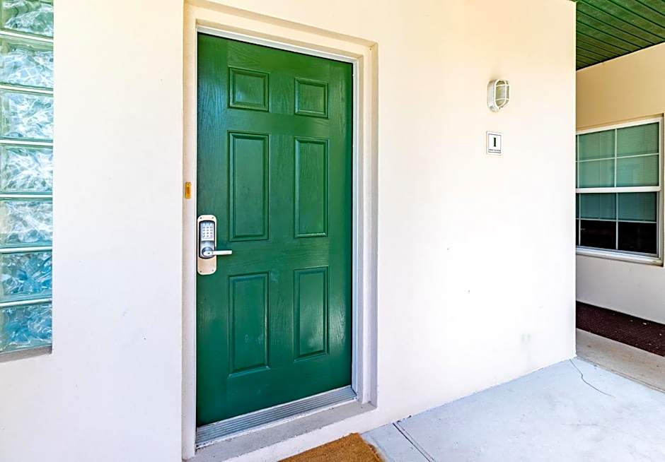 Little Get-Away By The Beach ,Moondancer