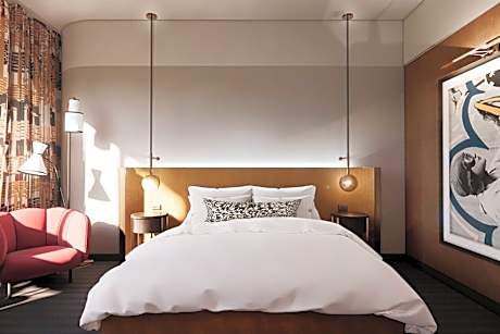 Deluxe King Room with City View