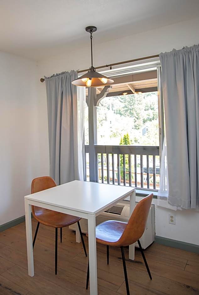 The Occidental Lodge