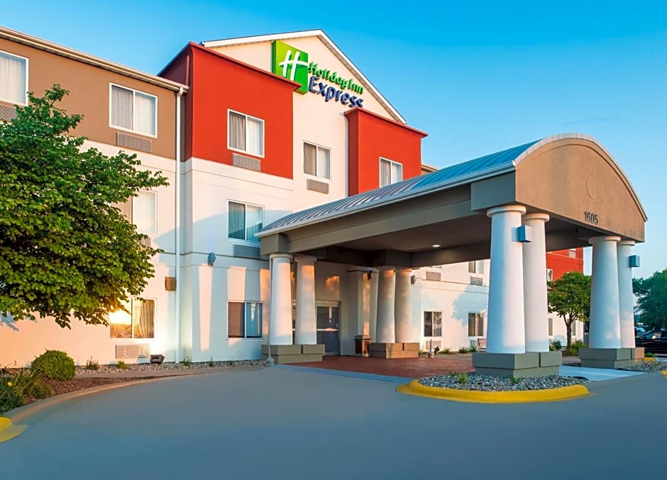 Holiday Inn Express Hotel & Suites Burlington, an IHG Hotel