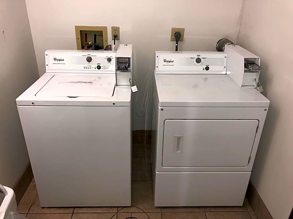 Countryside Inn & Suites Omaha East-Council Bluffs IA