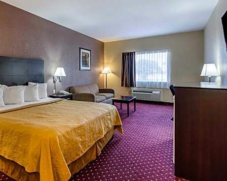 1 King Bed, Nonsmoking